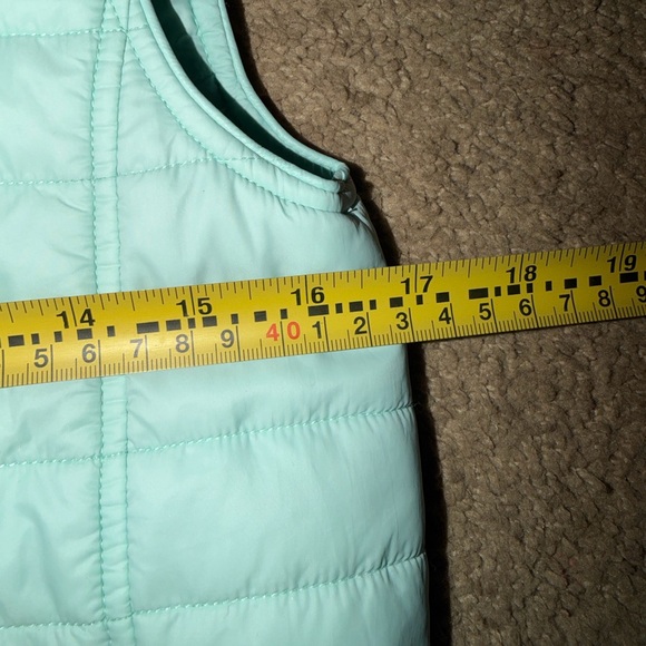 Girls Vineyard Vines Puffer Vest - Picture 6 of 6